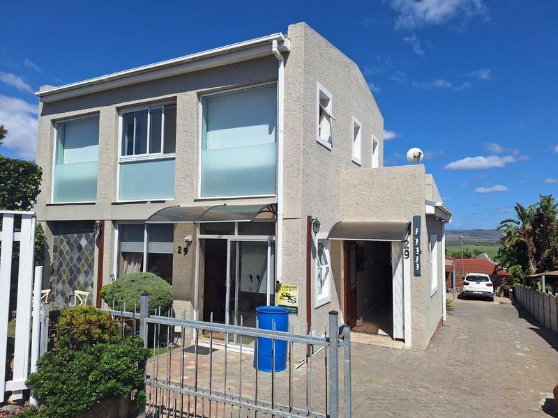 3 Bedroom Property for Sale in Fraaiuitsig Western Cape